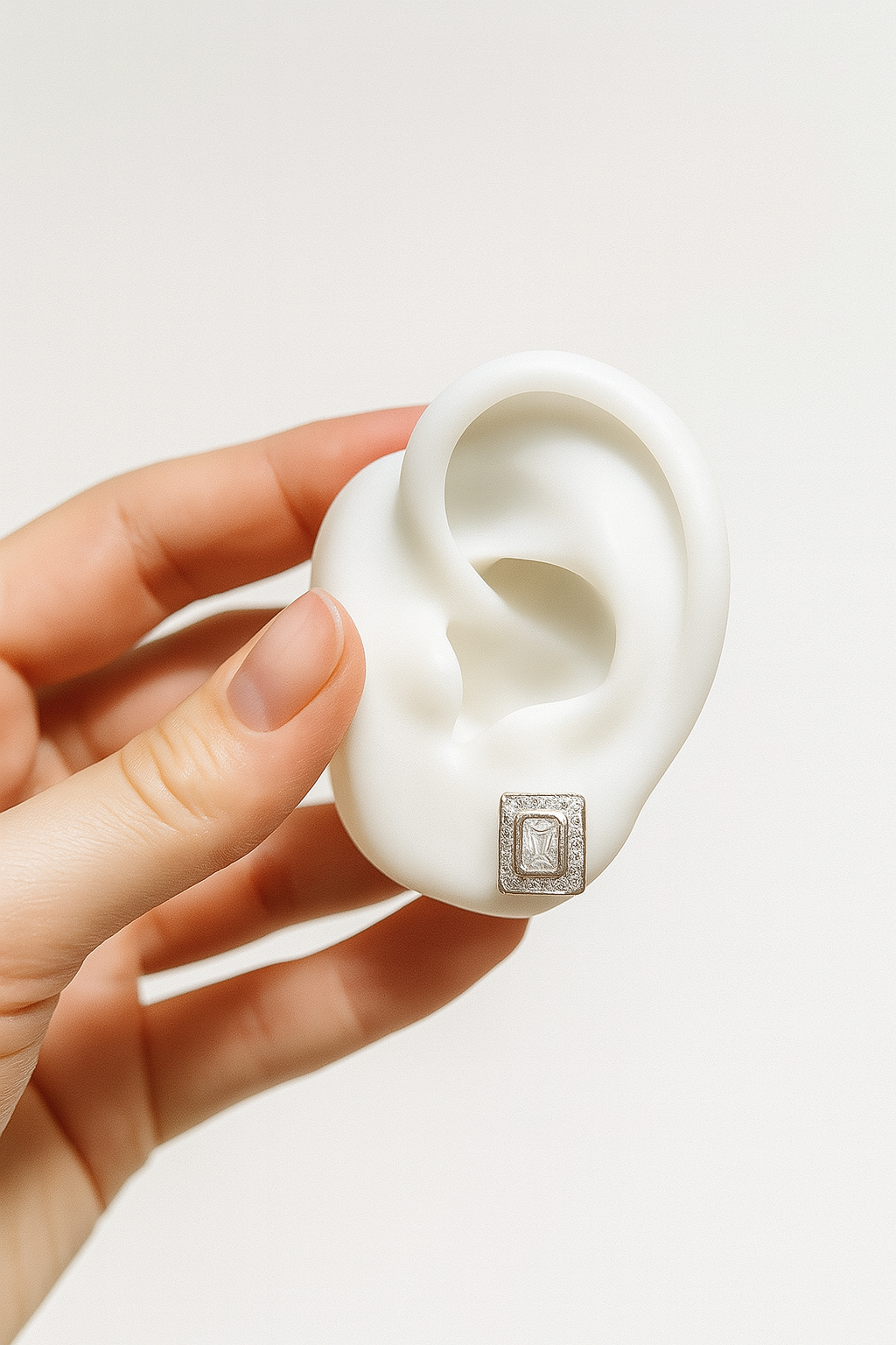 BRINCO QUADRADO COM ZIRCÔNIA