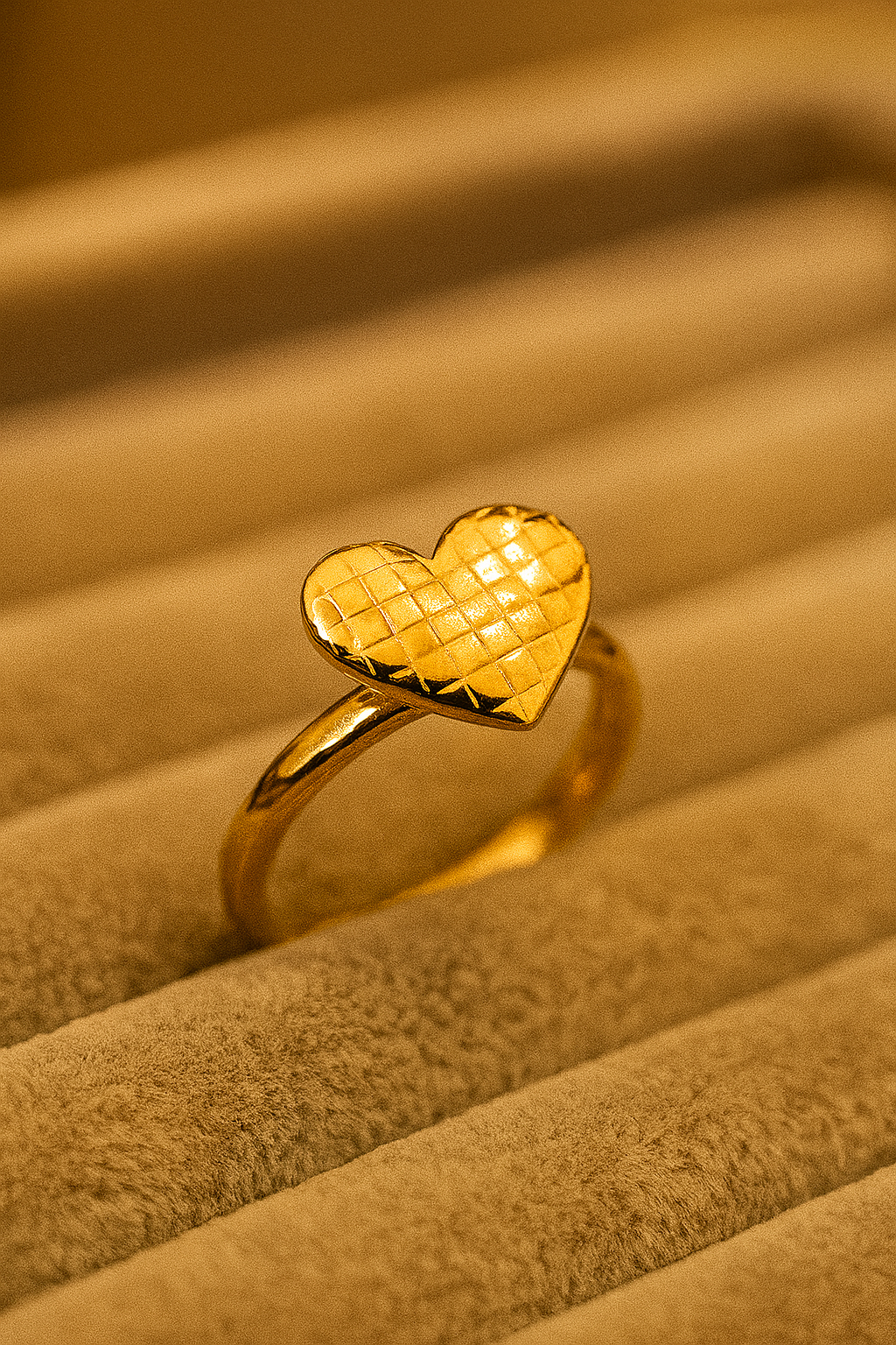 ANEL DOURADO CORAÇÃO BIJU